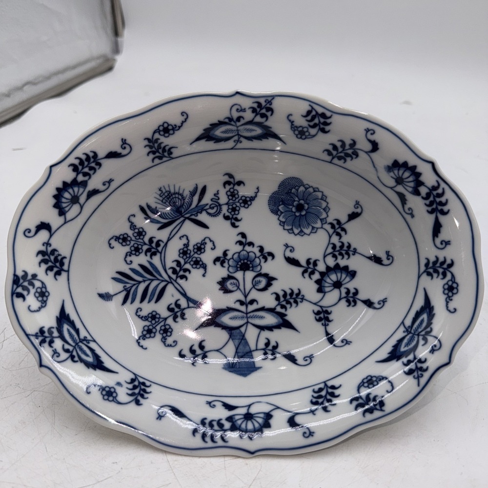 Vintage Blue Danube Oval Serving Bowl 10" X 7 3/4" Blue Onion - Picture 1 of 10